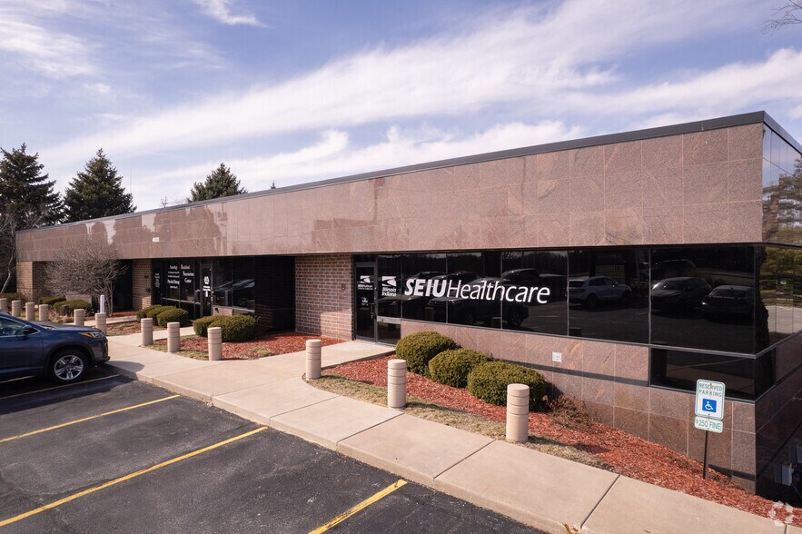 More Photos Of 4920 E State St, Rockford Office For Lease