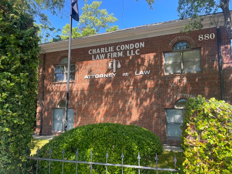 More Photos Of 880 Johnnie Dodds Blvd, Mount Pleasant Office Residential For Lease