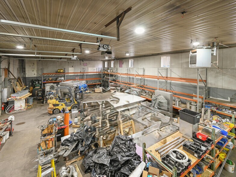 More Photos Of 1000 Century Cir, Dubuque Flex For Lease