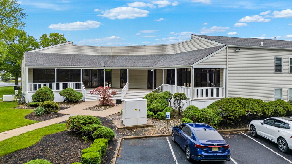 More Photos Of 59 Avenue at the Commons, Shrewsbury Medical For Lease