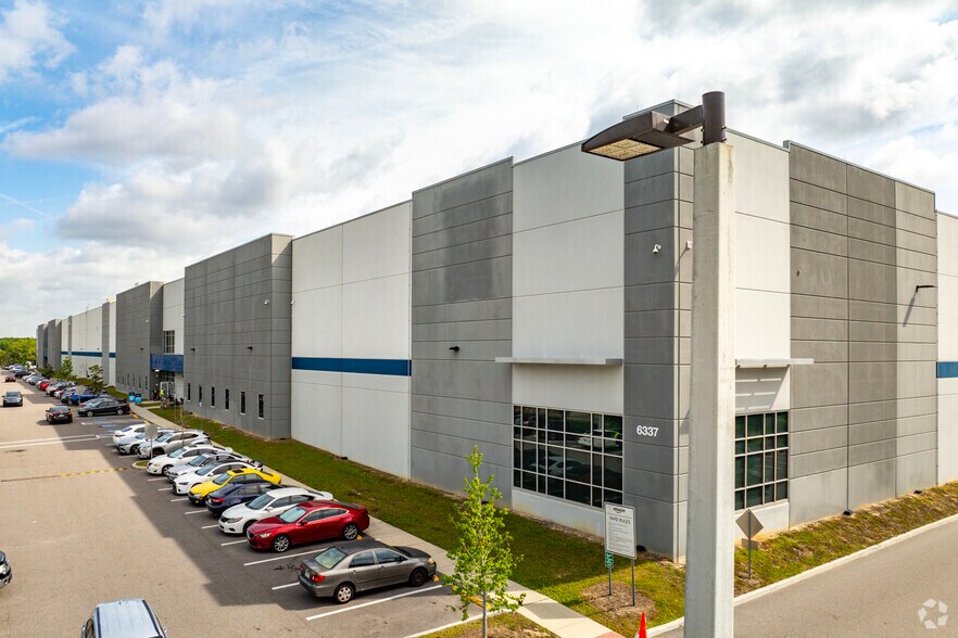 More Photos Of 6337 Mango Rd, Seffner Distribution For Lease