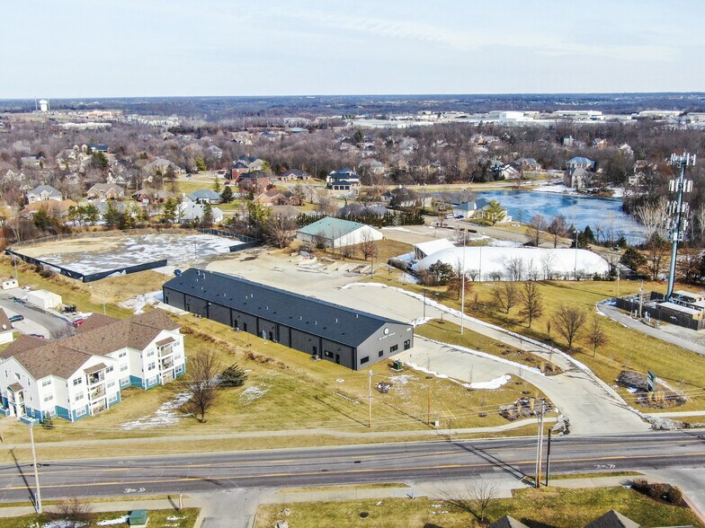 More Photos Of 3100 Old 63 S, Columbia Showroom For Sale