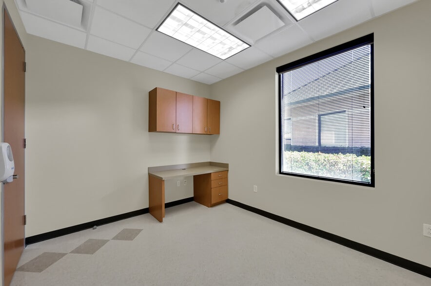 More Photos Of 1125 Cypress Station Dr, Houston Medical For Sale