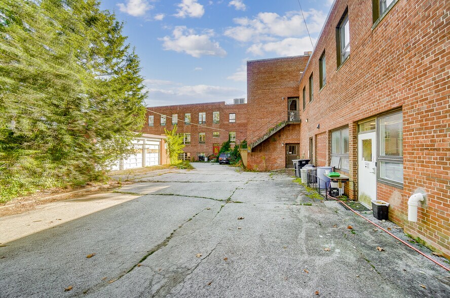 More Photos Of 800 Livermore St, Yellow Springs Research And Development For Sale
