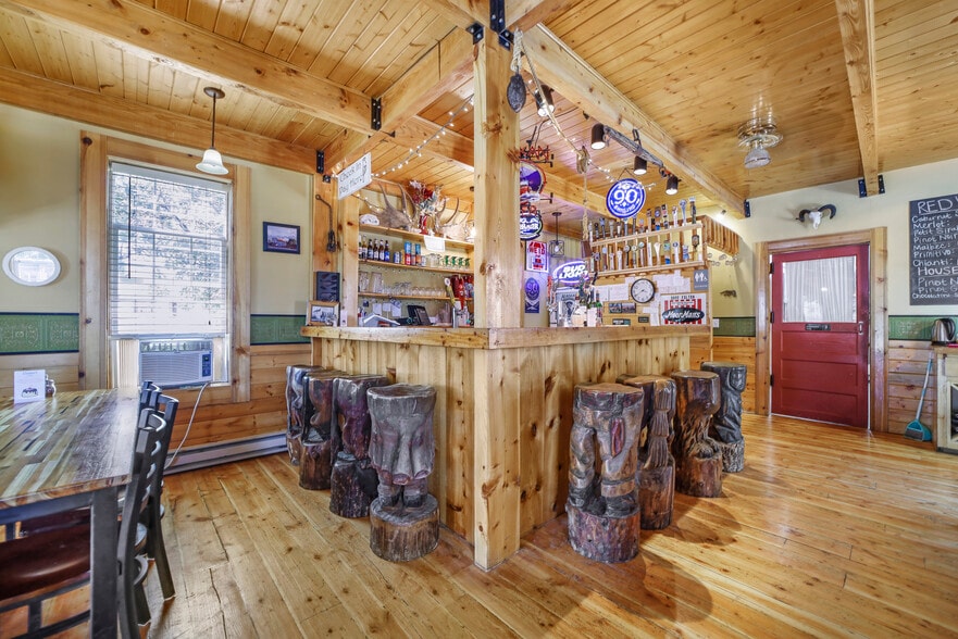 More Photos Of 418 W Spruce St, Mackay Hotel For Sale