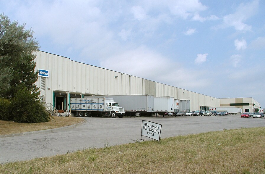 More Photos Of 10707-10715 NW Airworld Dr, Kansas City Warehouse For Lease