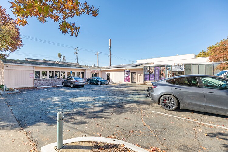 More Photos Of 2414 16th St, Sacramento Office For Sale