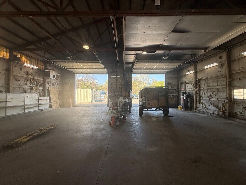 More Photos Of 25514 N Il Route 83, Long Grove Auto Dealership For Lease