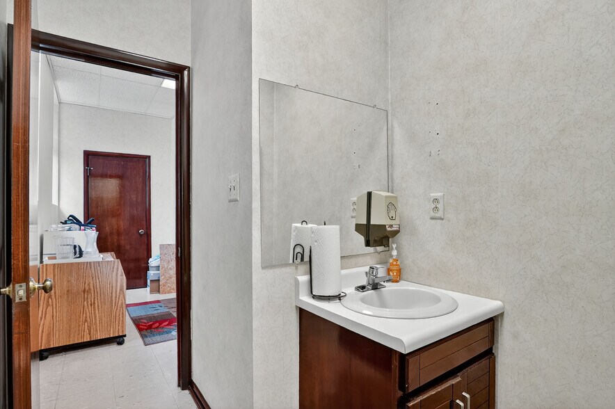 More Photos Of 29 E Beau St, Washington Medical For Sale