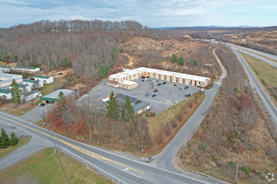 More Photos Of 127 Ontario Dr, Mount Hope Hotel For Sale