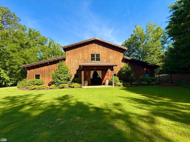 More Photos Of 701 Wingert Road rd, Greenwood Specialty For Sale