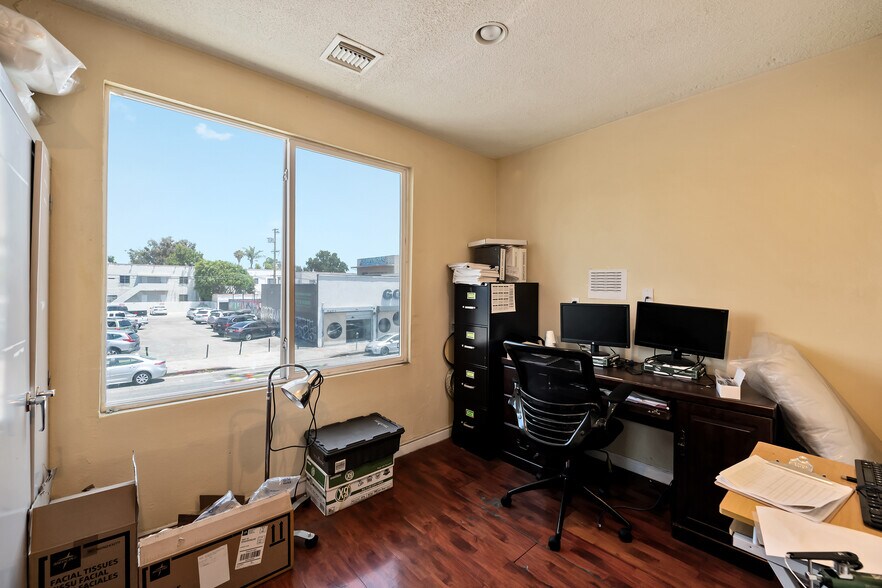More Photos Of 355-359 N Fairfax Ave, Los Angeles Storefront Retail Office For Lease