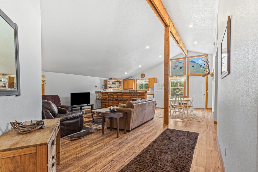 More Photos Of 302 Berger St, Riggins Apartments For Sale