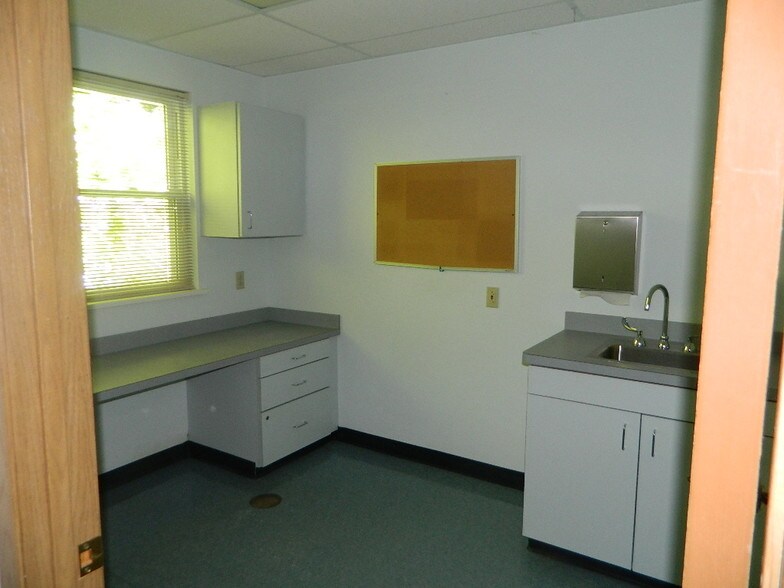 More Photos Of 941 Menoher Blvd, Johnstown Office For Sale