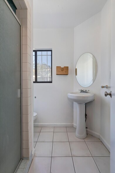 More Photos Of 3361-3365 Barham Blvd, Los Angeles Loft Creative Space For Lease