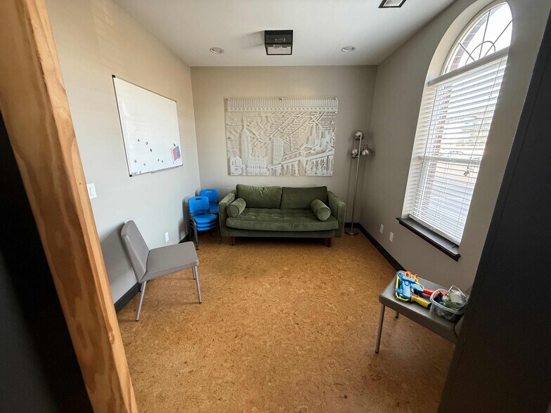 More Photos Of 935 Boyson Ct NE, Hiawatha Office For Lease