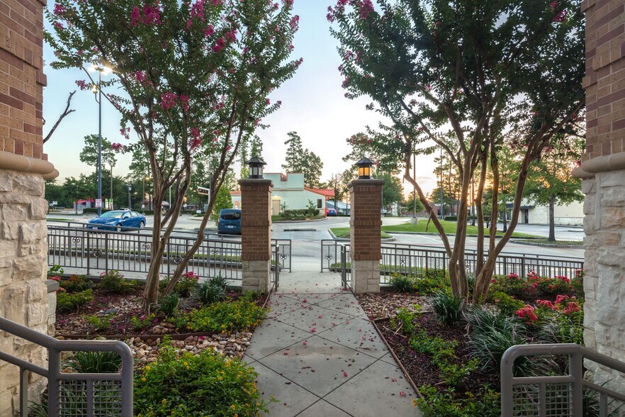 More Photos Of 2105-2129 W Davis St, Conroe Unknown For Lease