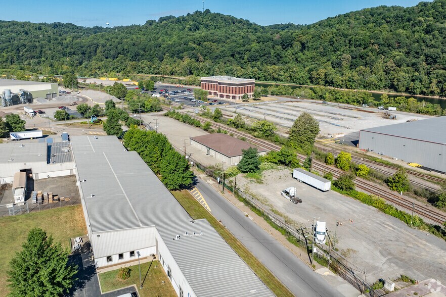 More Photos Of 1103 Donner Ave, Monessen Showroom For Lease