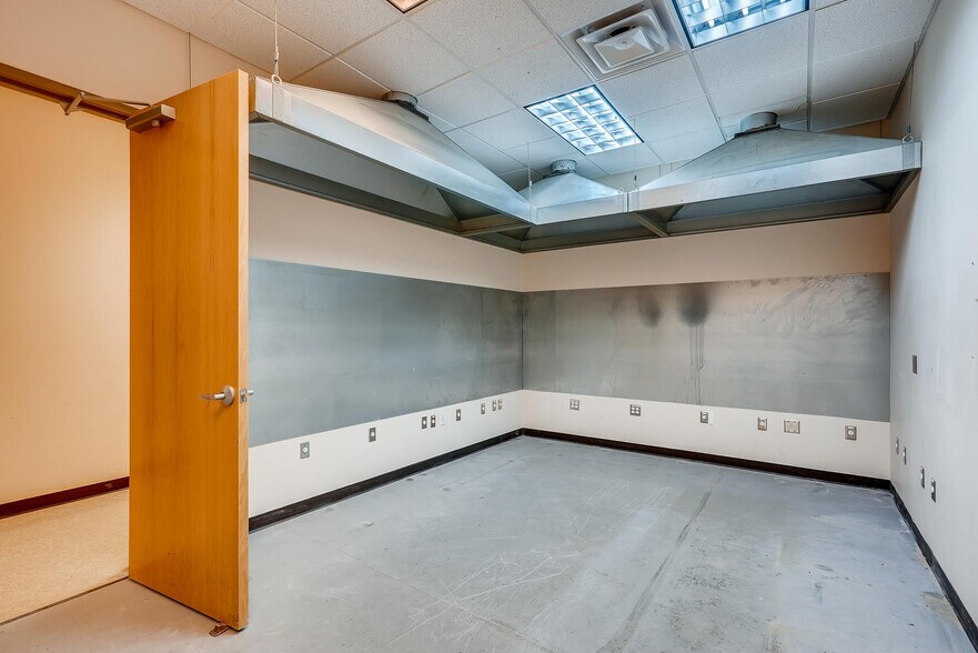 More Photos Of 4680 Table Mountain Dr, Golden Flex For Lease