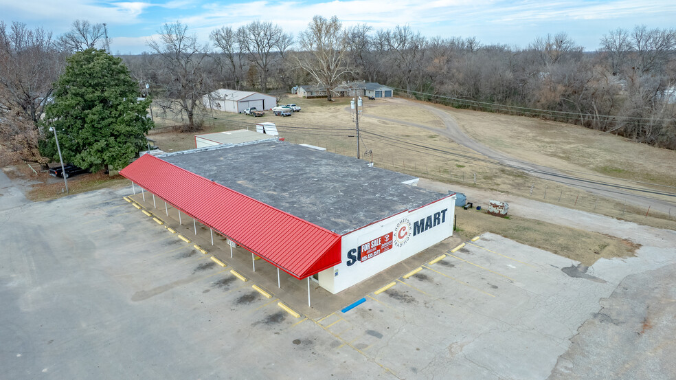 More Photos Of 1012 6th St, Maysville Supermarket For Sale