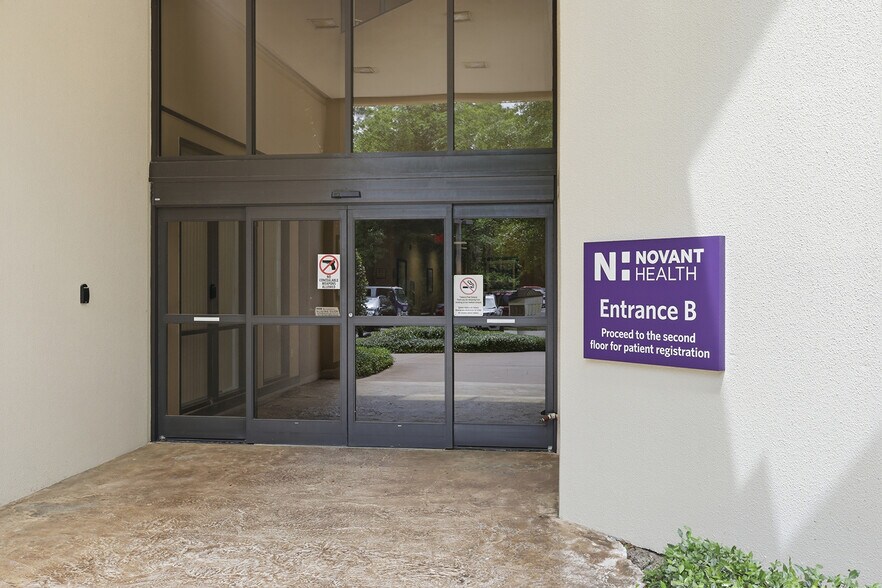 More Photos Of 25 Hospital Center Blvd, Hilton Head Medical For Lease