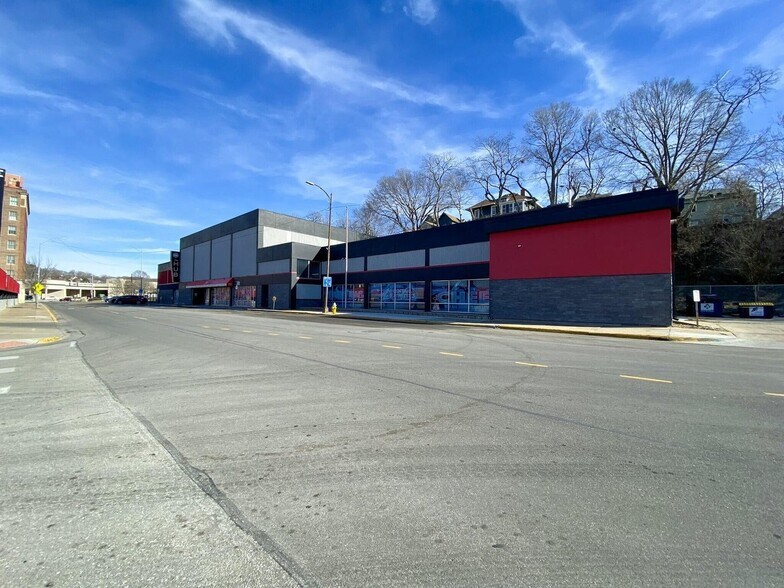 More Photos Of 7 S 4th St, Council Bluffs Health Club For Lease