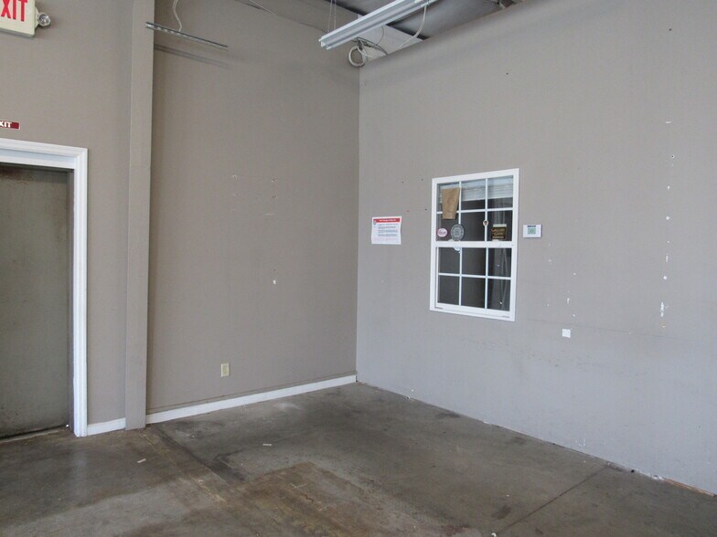 More Photos Of 212 1st Ave SE, Moultrie Freestanding For Sale