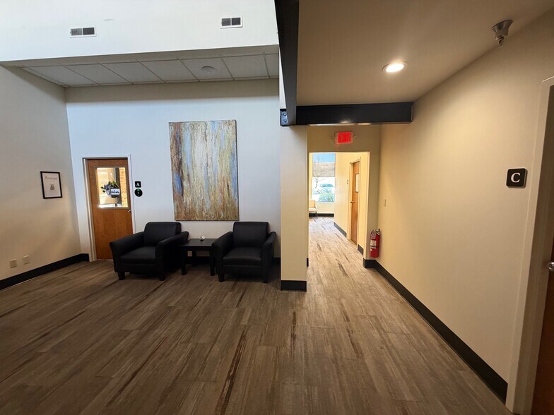 More Photos Of 590 Missouri Ave, Jeffersonville Office For Lease