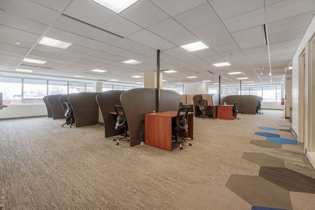 More Photos Of 5250 Boul Décarie, Montréal Office For Lease