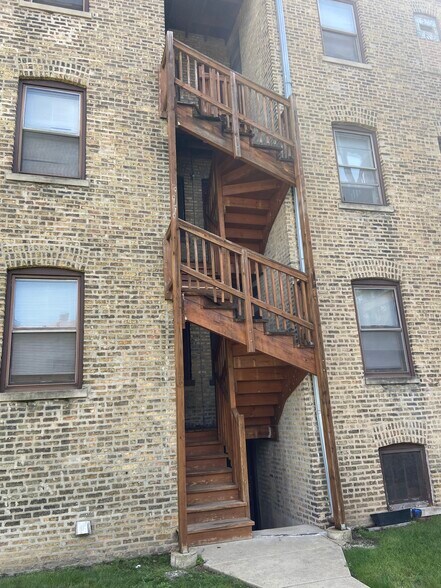 More Photos Of 4832 W Montrose Ave, Chicago Apartments For Sale