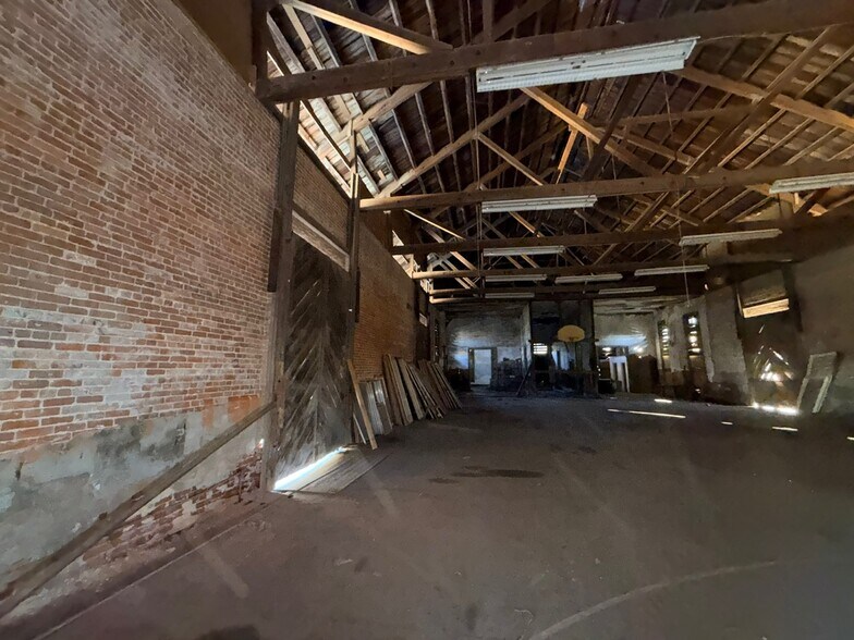 More Photos Of 300 S Randolph Ave, Eufaula Industrial For Sale