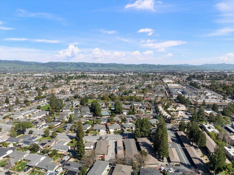 More Photos Of 8275 Westwood Dr, Gilroy Apartments For Sale