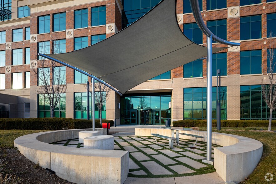 More Photos Of 300 E Market St, Louisville Office For Lease