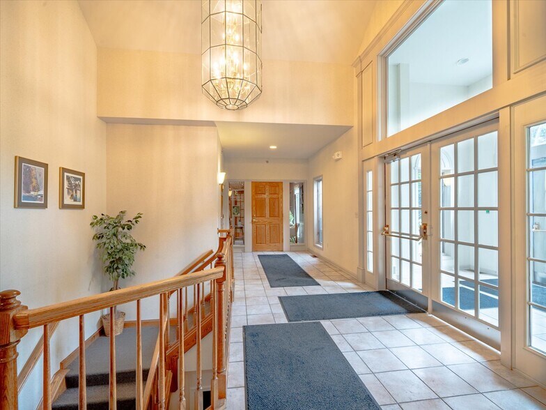 More Photos Of 55 Sullys Trl, Pittsford Office For Lease