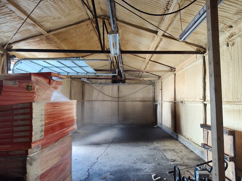 More Photos Of 300 5th St, Belvidere Light Distribution For Sale