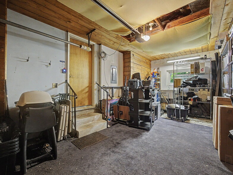 More Photos Of 10423 SE 23RD Ave, Portland Medical For Sale