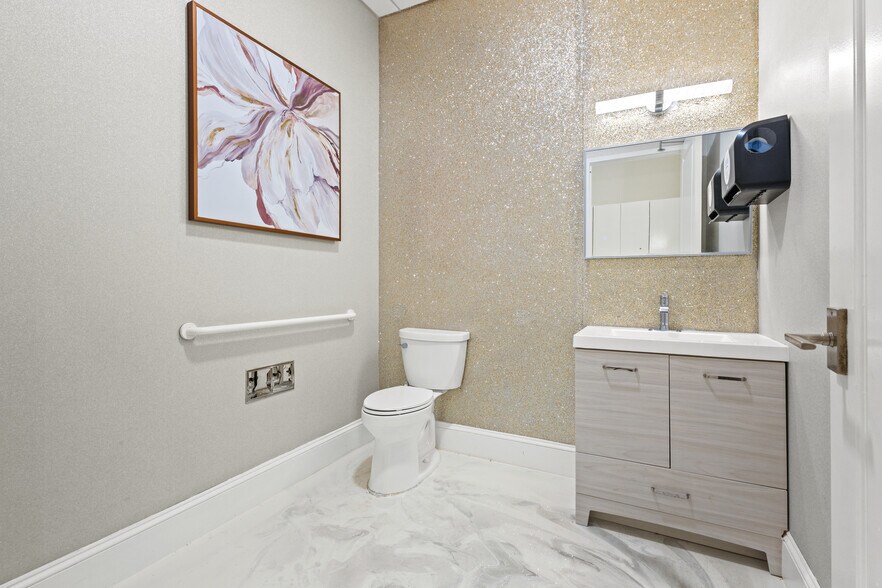 More Photos Of 250 Pharr Rd NE, Atlanta Apartments For Lease