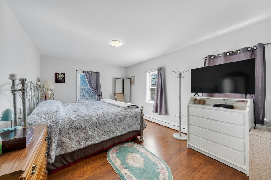 More Photos Of 625 Bound Brook Rd, Middlesex Freestanding For Sale