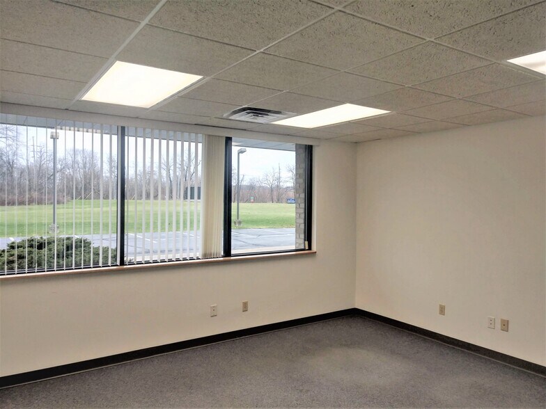 More Photos Of 2804 Boilermaker Ct, Valparaiso Office For Sale