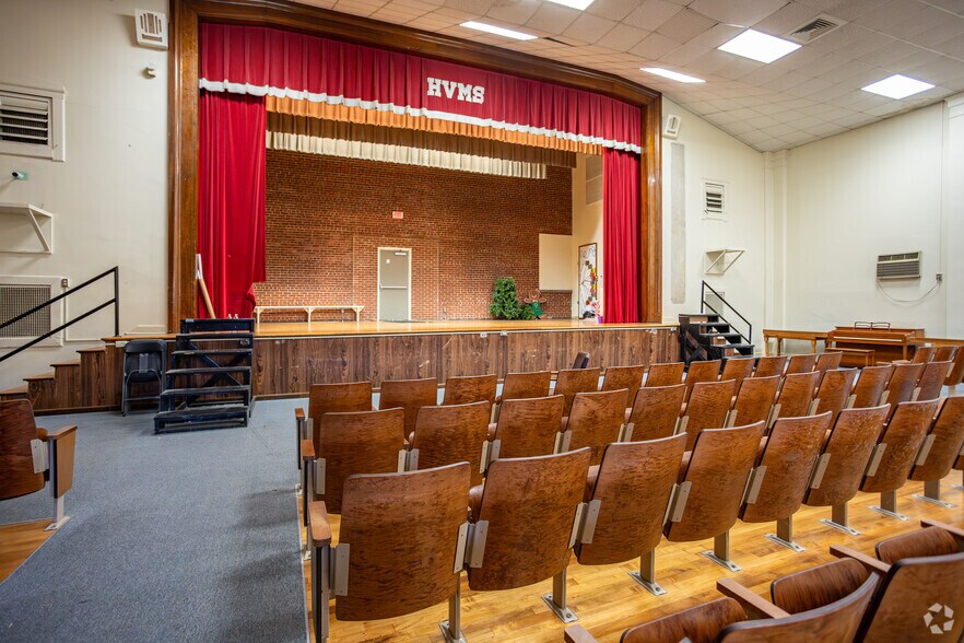 More Photos Of 1717 Bristol Caverns Hwy, Bristol Schools For Sale