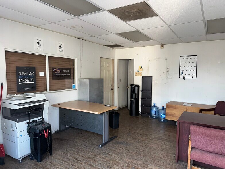 More Photos Of 525 S Atlantic Blvd, Commerce Auto Dealership For Lease