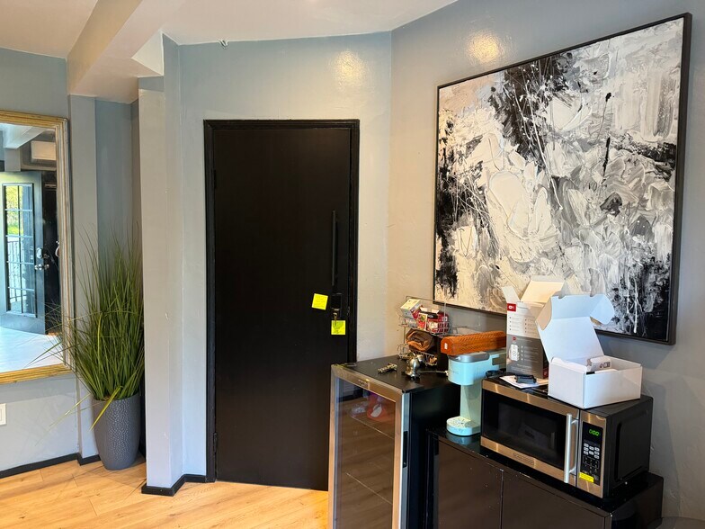 More Photos Of 3311 Barham Blvd, Los Angeles Office For Sale