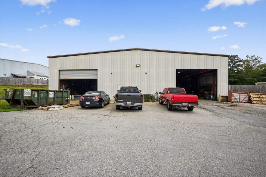 More Photos Of 459 Cadillac Pky, Dallas Warehouse For Sale