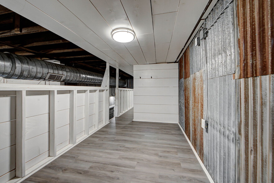 More Photos Of 210 Main st, Minco Health Club For Sale