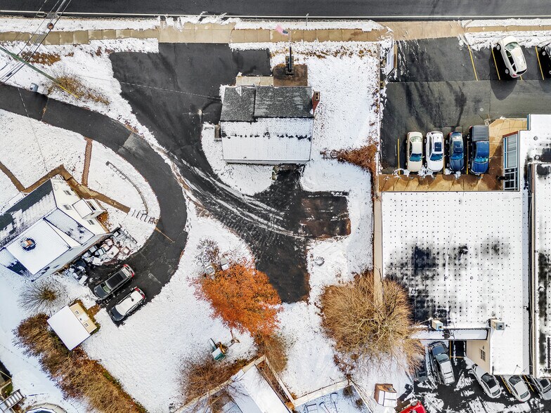 More Photos Of 941 Farmington Ave, Bristol Office Residential For Sale