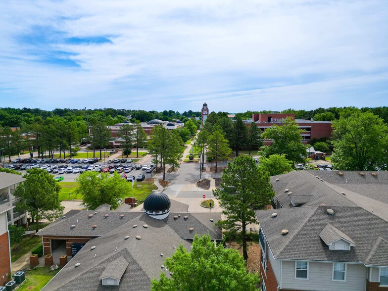 More Photos Of 801 N 49th St, Fort Smith Dormitory For Sale