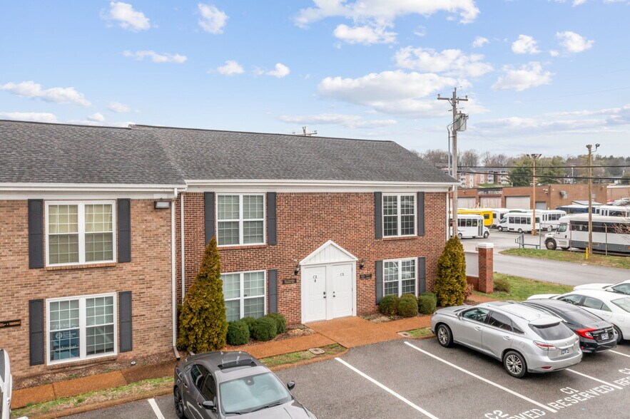 More Photos Of 109 Holiday Ct, Franklin Office For Sale