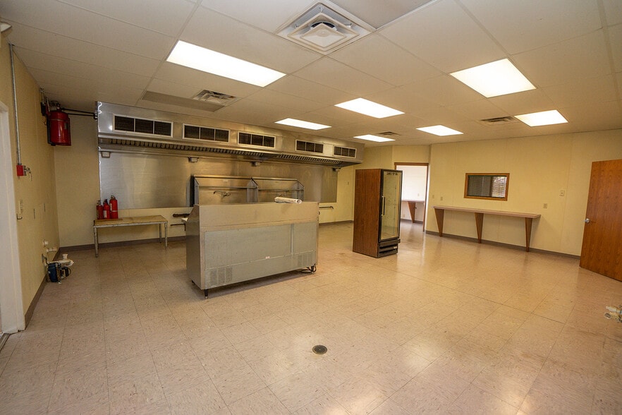 More Photos Of 520 S Ramsey Dr, Valley Center Freestanding For Sale