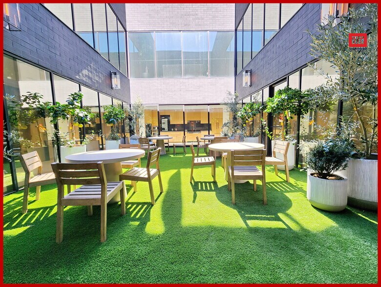 More Photos Of 5121 Van Nuys Blvd, Sherman Oaks Office Residential For Lease