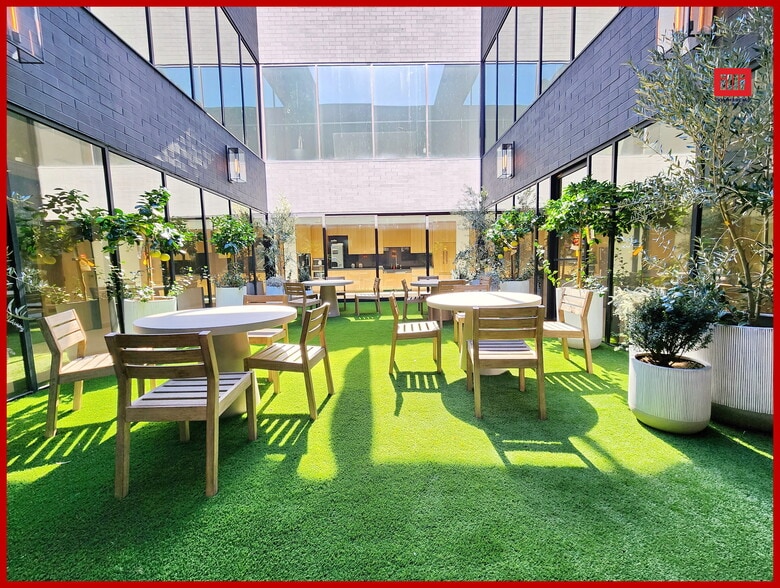 More Photos Of 5121 Van Nuys Blvd, Sherman Oaks Office Residential For Lease